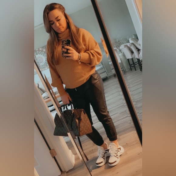 Authentic Louis Vuitton Monogram Speedy 35 Handbag 👜 - Picture 7 of 16